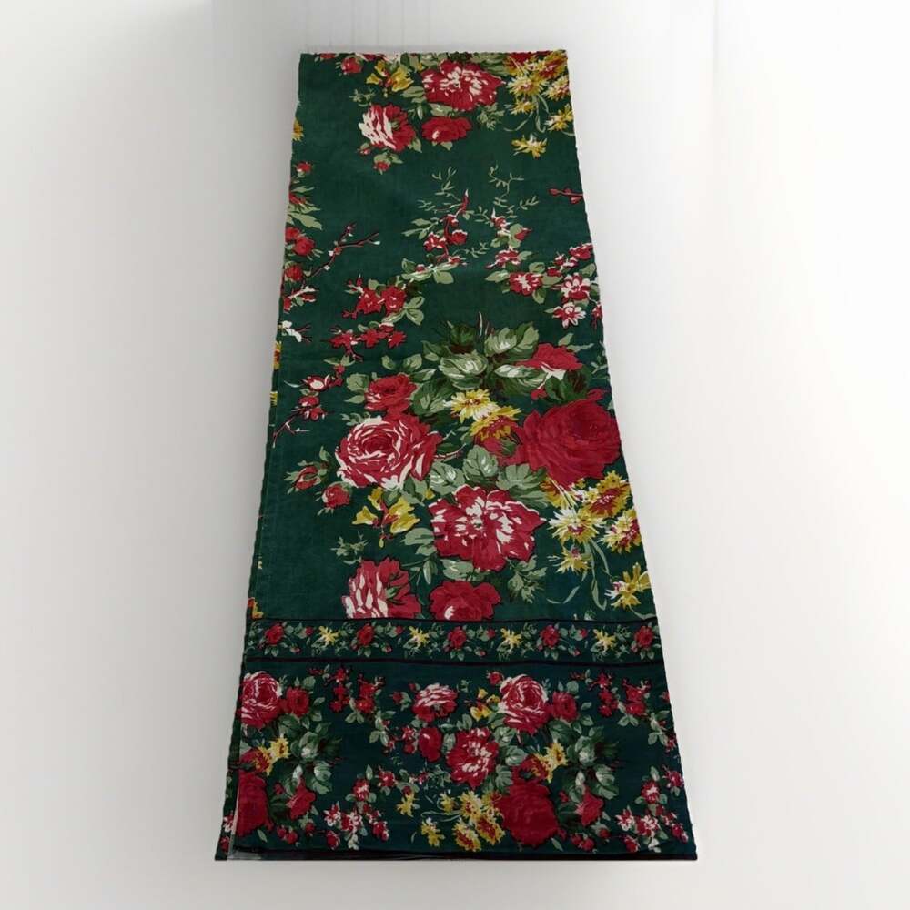 April Cornell Cottage Rose Dark Green/ Red Table Runner 13 x 70